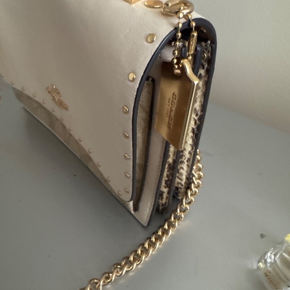 Purse - Picture 3 of 4